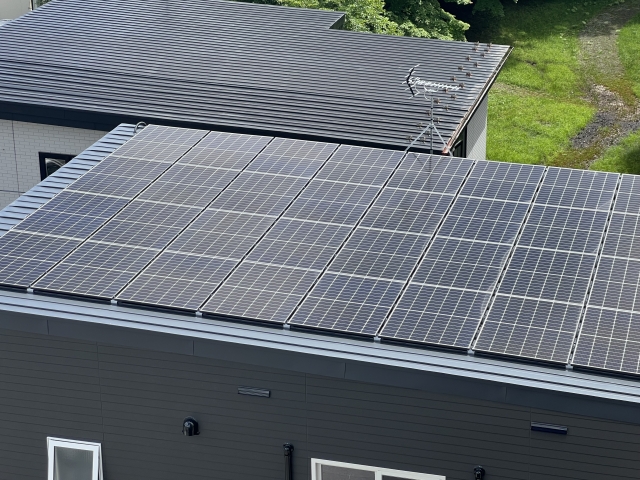 家庭用太陽光発電のメリットやデメリットをご紹介！売電についても合わせて解説します