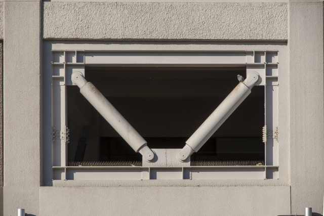 制震ダンパーとは？特徴やデメリット、免震や耐震との違いをご紹介