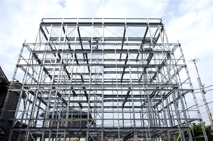 軽量鉄骨造とは？木造・重量鉄骨との違い、耐用年数・費用相場を解説